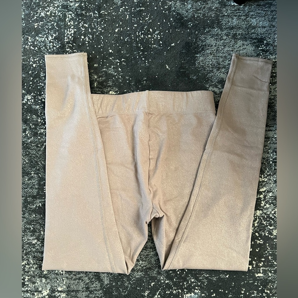 ALO Yoga Shimmering Tan Activewear Set - Picture 12 of 16